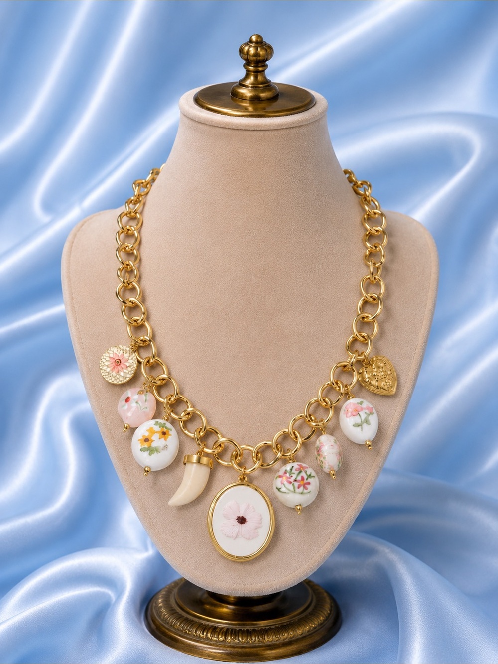 Feminine Gold Chunky Chain Porcelain Flower Charms Necklace